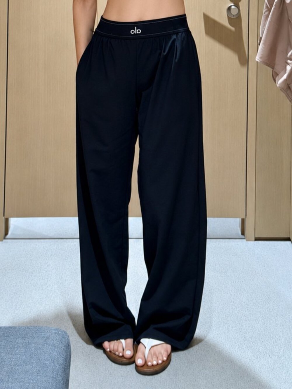 NWT โจ Alo Yoga Suit Up Trouser Black Regular 30" Inseam Wide Leg Pants ๐ค - Picture 8 of 9